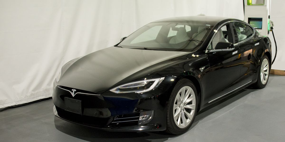 Older Tesla models face memory storage wear that prevents screen from  activating and prevents cars from being recharged, Business Insider reports