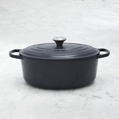 https://hips.hearstapps.com/bestproducts/assets/17/37/1505409052-le-creuset-signature-cast-iron-oval-dutch-oven.jpg