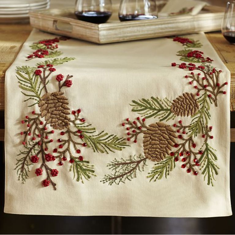 10 Best Christmas Table Runners and Linens in 2018 - Festive Holiday