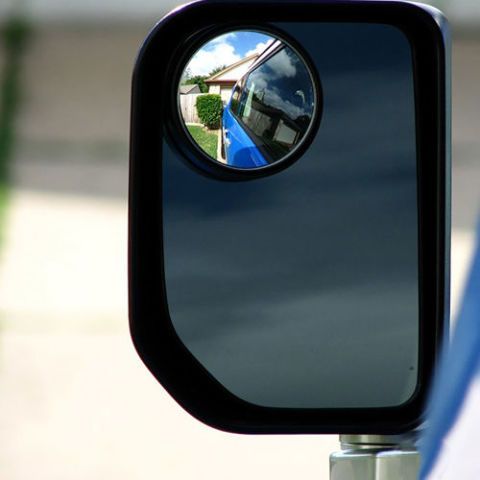 Automotive mirror, Mode of transport, Rear-view mirror, Glass, Reflection, Automotive side-view mirror, Mirror, Tints and shades, Azure, Material property, 