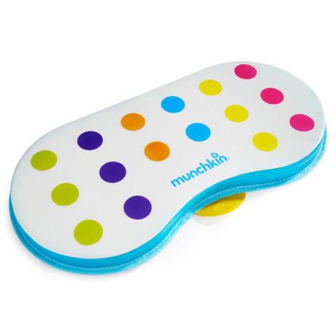 https://hips.hearstapps.com/bpc.h-cdn.co/assets/15/53/480x480/square-1451315091-munchkin-dandy-dots-bath-kneeler.jpg?resize=980:*