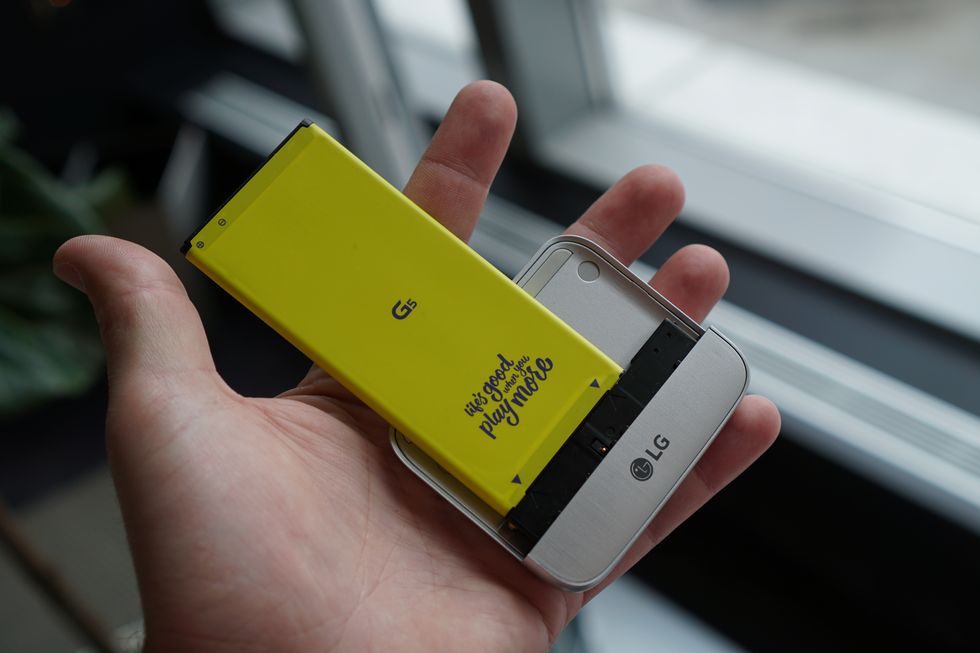 LG G5 grip battery