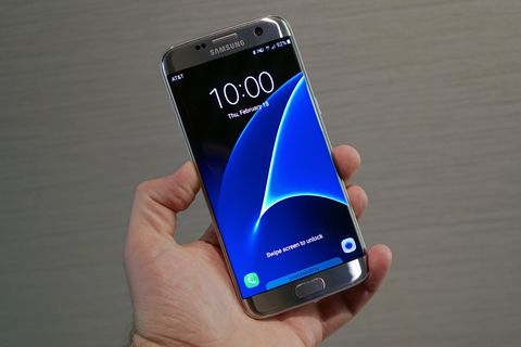 Samsung Galaxy S7 edge hand