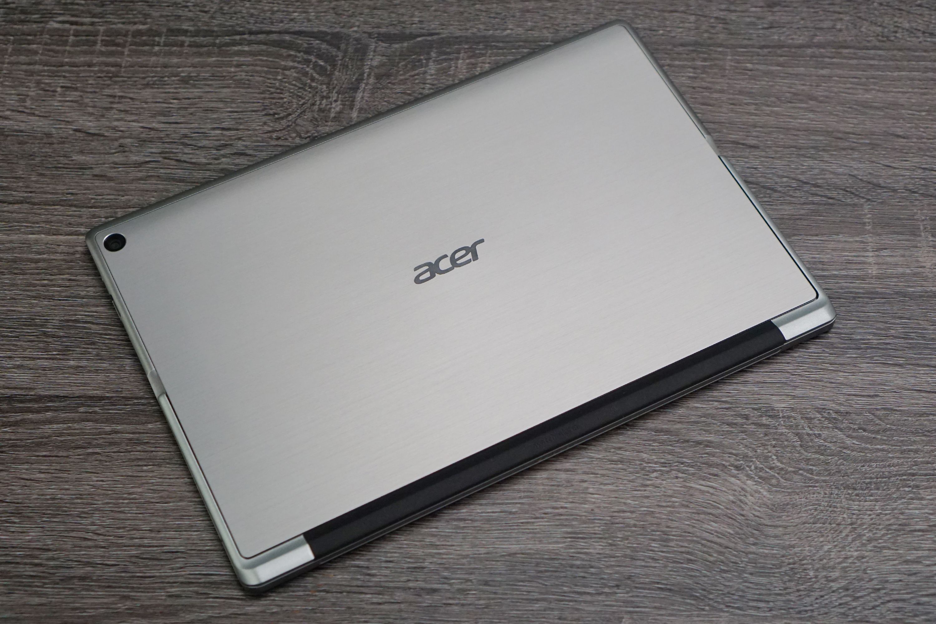 Acer Switch Alpha 12 selling - 2 in 1 Tablet and Laptop w/ Windows 10, i5, 8gb ram