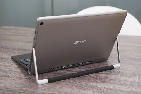 Acer Switch Alpha 12 kickstand