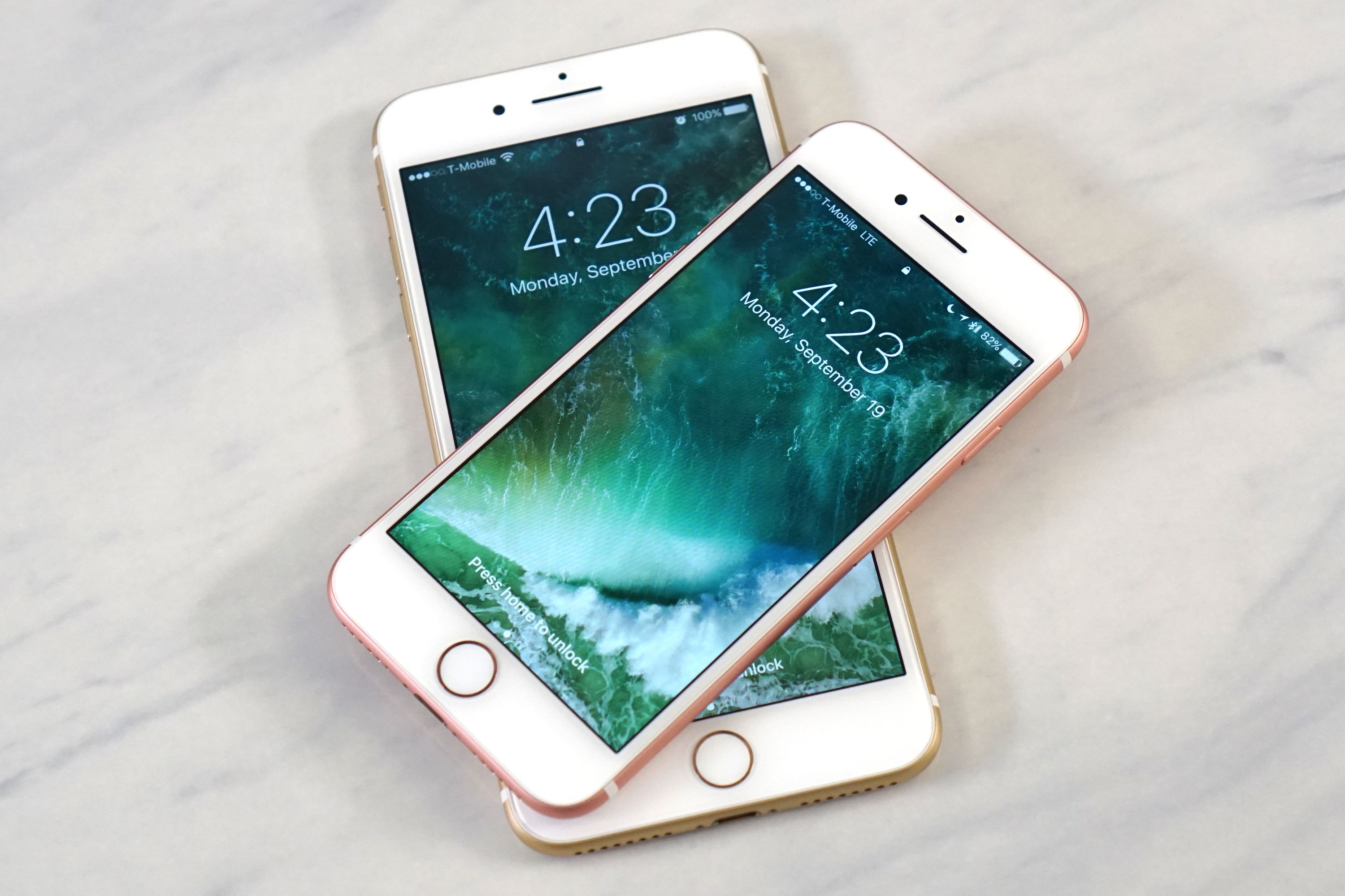 Apple iPhone 7 and iPhone 7 Plus Smartphone Reviews 2016-2017