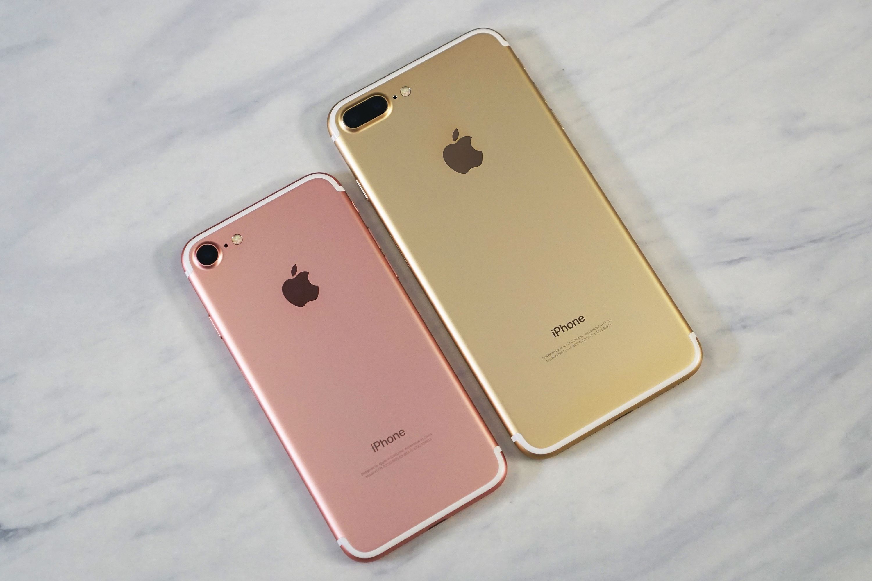 Apple iPhone 7 and iPhone 7 Plus Smartphone Reviews 2016-2017