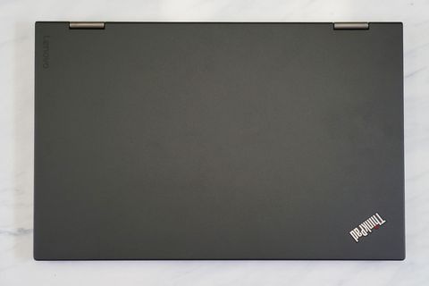 Lenovo ThinkPad Yoga X1 بسته شد