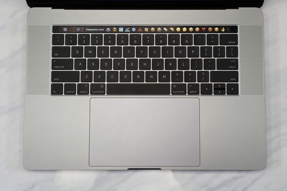 MacBook Pro Touch Bar 15-inch emoji