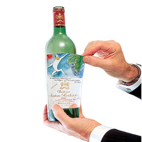 How to remove labels from wine bottles to keep