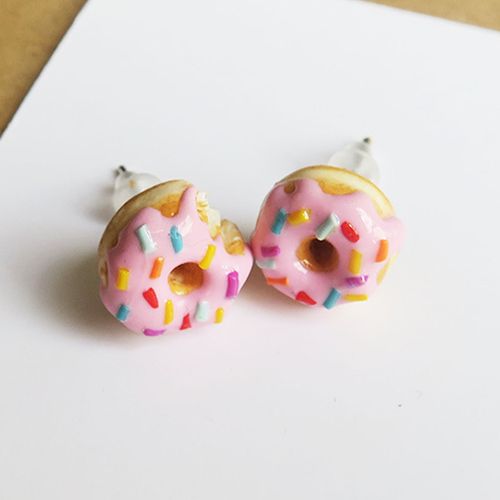 https://hips.hearstapps.com/bpc.h-cdn.co/assets/17/09/donut-earrings.jpg?crop=1xw:1.0xh;center,top&resize=980:*