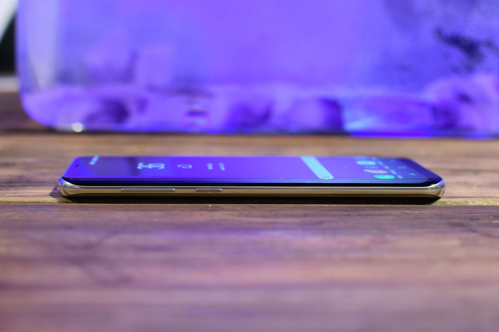 Samsung Galaxy S8+ side
