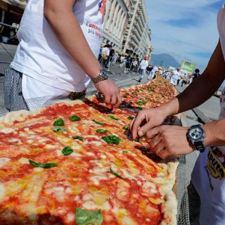 Italians got the Guinness World Record for Longest Pizza in 2016