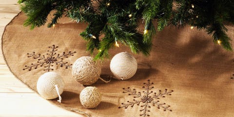 11 Best Burlap Christmas Tree Skirts For 2018 11 Best Burlap Christmas Tree Skirts For 2018