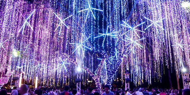 18 Best Christmas Light Displays Around the World - Best Cities With ...