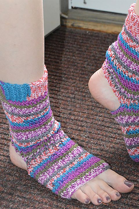 Wool, Ankle, Sock, Knitting, Toe, Leg, Joint, Fashion accessory, Foot, Human leg, 