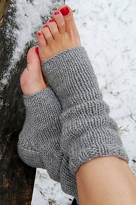 Toe, Leg, Foot, Wool, Nail, Red, Finger, Human leg, Ankle, Knitting, 
