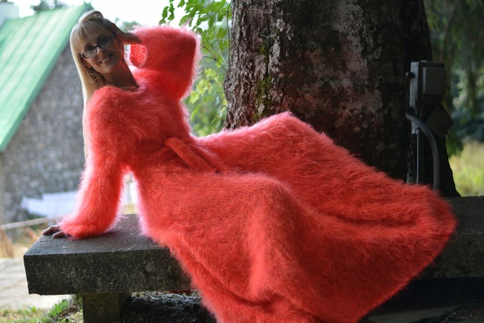 Red, Fur, Textile, Tail, Fur clothing, Fawn, 