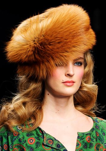 Lip, Hairstyle, Chin, Style, Fur clothing, Headgear, Costume accessory, Fashion, Animal product, Natural material, 