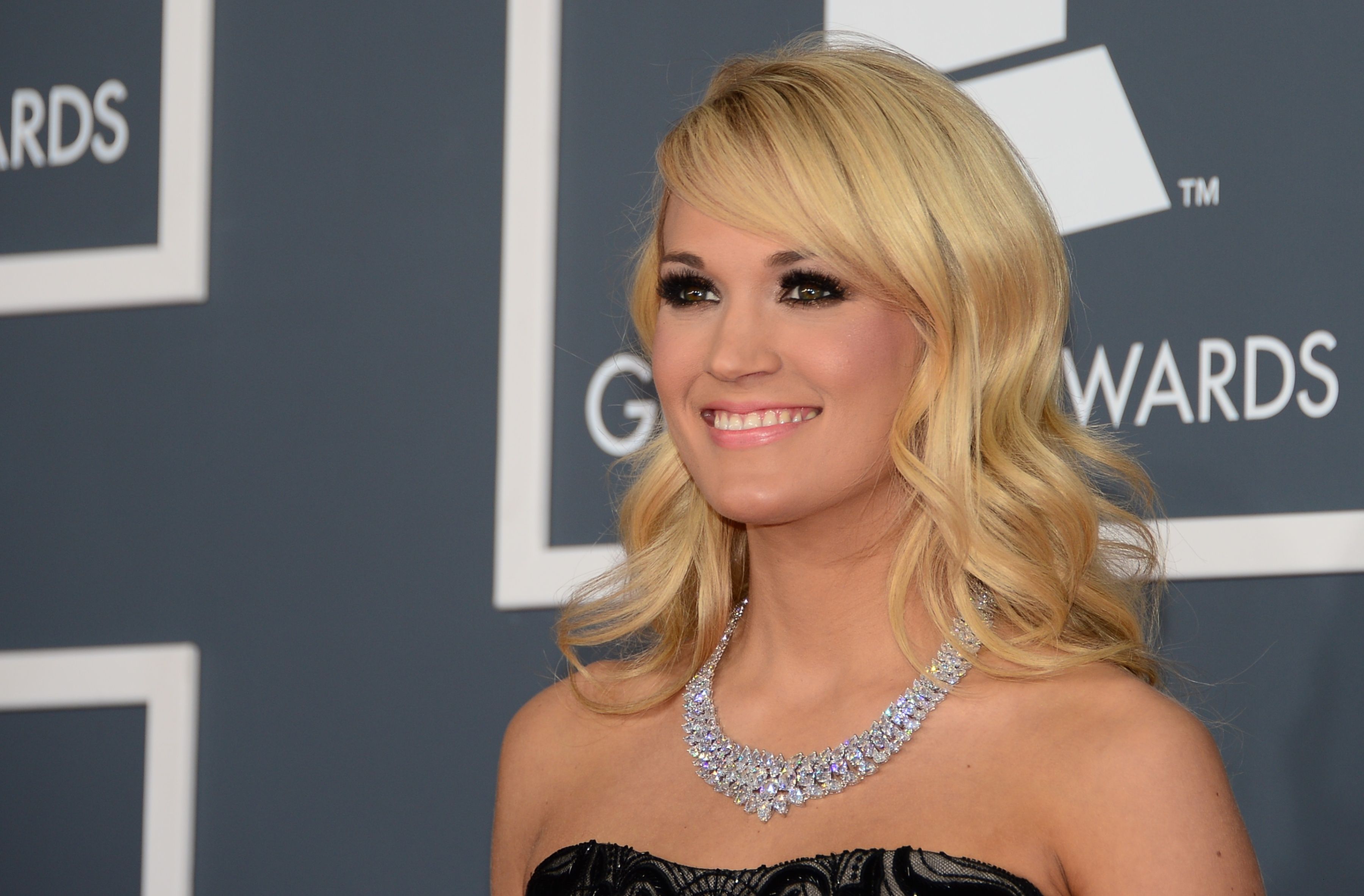 2019 year - Intervista esclusiva a Carrie Underwood, cover star su Cosmopolitan di febbraio 2019 2019 year