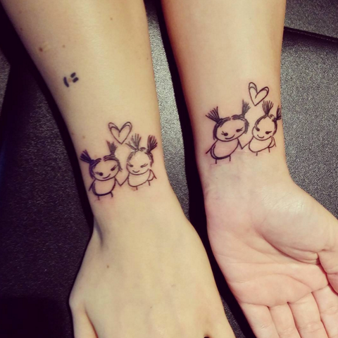 Sistertattoo I Tatuaggi Gemelli Che Si Richiamano Tra Di Loro