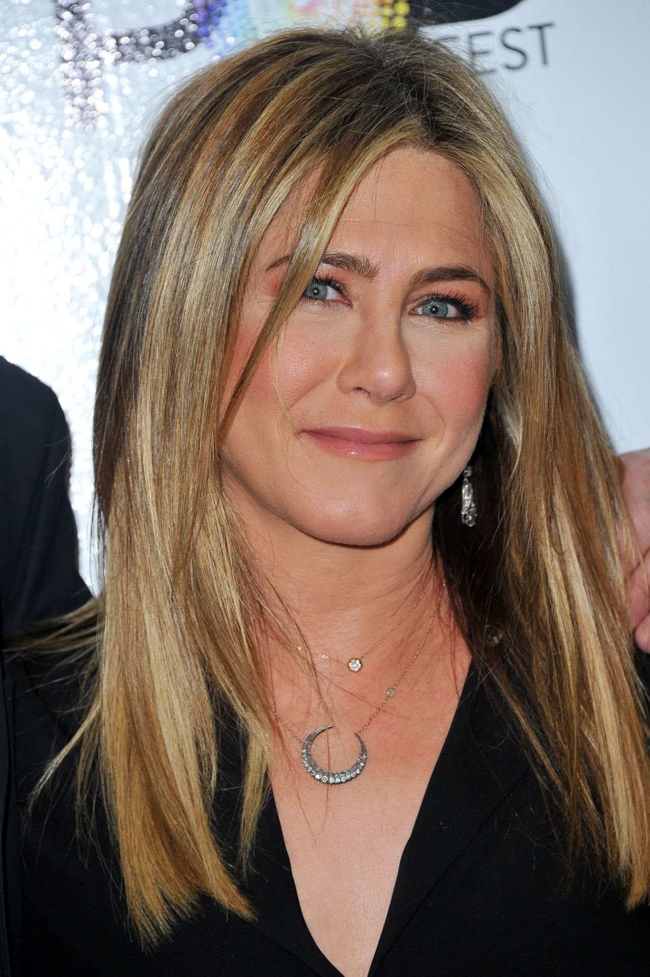 Jennifer Aniston indossa stivali neri come quelli di Rachel Jennifer Aniston indossa stivali neri come quelli di Rachel