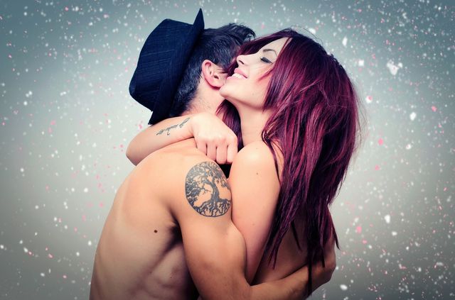 Hat, Romance, Interaction, Kiss, Love, Tattoo, Black hair, Space, Holiday, Flash photography, 