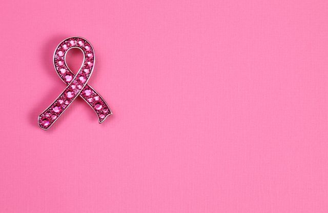 Oltre al cuore su Facebook, contro il tumore al seno fai prevenzione