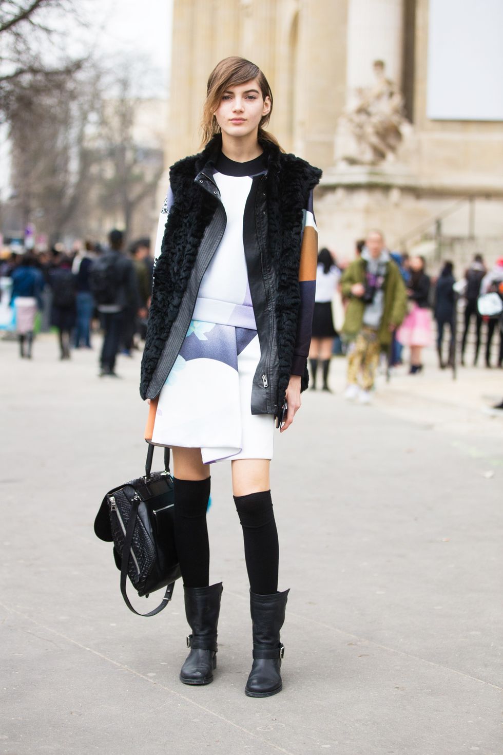 Scopri come indossare le parigine, le calze sexy per i tuoi look da giorno e da sera con un occhio alla moda primavera 2017.