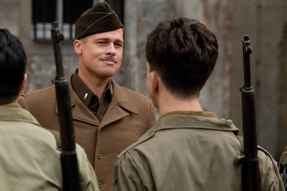 <p>Uscito nel 2009, il film di Quentin Tarantino ha un cast stellare: Brad Pitt e Michael Fassbender nei panni dei soldati americani sbarcati in Normandia per combattere i nazisti, e&nbsp;Diane Kruger&nbsp;<span class="redactor-invisible-space">che fa la spia tedesca dalla parte degli Alleati contro il Terzo Reich. In pieno stile tarantiniano: splatter al punto giusto, ironico, spietato.</span></p><p><span class="redactor-invisible-space"><strong data-redactor-tag="strong" data-verified="redactor">Da vedere se...</strong> Sei una cultrice del genere.</span></p><p><span class="redactor-invisible-space"><br></span></p>