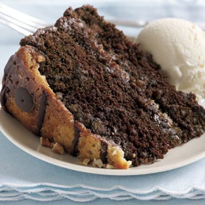 <p>Each layer of this incredible cake is topped with sinfully sweet pecans, sugar, and fudge.</p><p><b>Recipe: </b><a href="http://www.delish.com/recipefinder/praline-turtle-cake-3611"><b>Praline Turtle Cake</b></a></p>