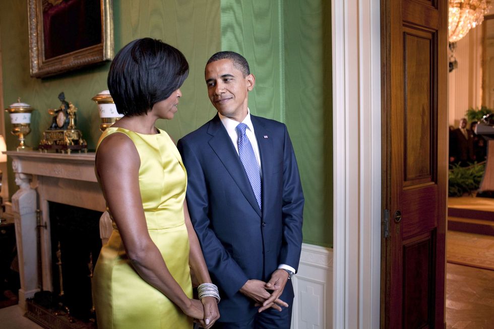 <p>Nella&nbsp;Green Room prima di accogliere il corpo diplomatico nella East Room della Casa Bianca, 5 ottobre, 2010.</p>