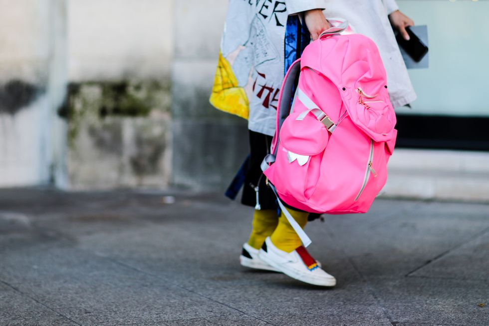 Guarda le borse da donna di tendenza per la moda primavera estate 2017 da viaggio, da lavoro , firmate o in pelle da portare subito con te. 