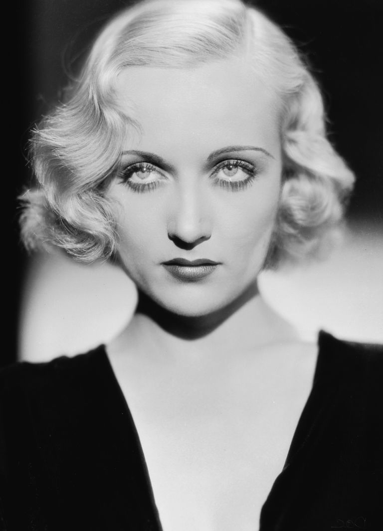 1933:  American film actress Carole Lombard  (1908 - 1942). She is starring as Roma Courtney in 'Supernatural', directed by Victor Halperin.  (Photo via John Kobal Foundation/Getty Images)