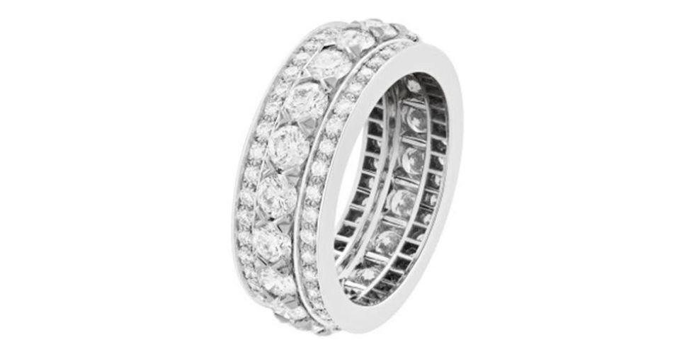 Jewellery, Metal, Ring, Circle, Oval, Silver, Natural material, Gemstone, Platinum, Diamond, 