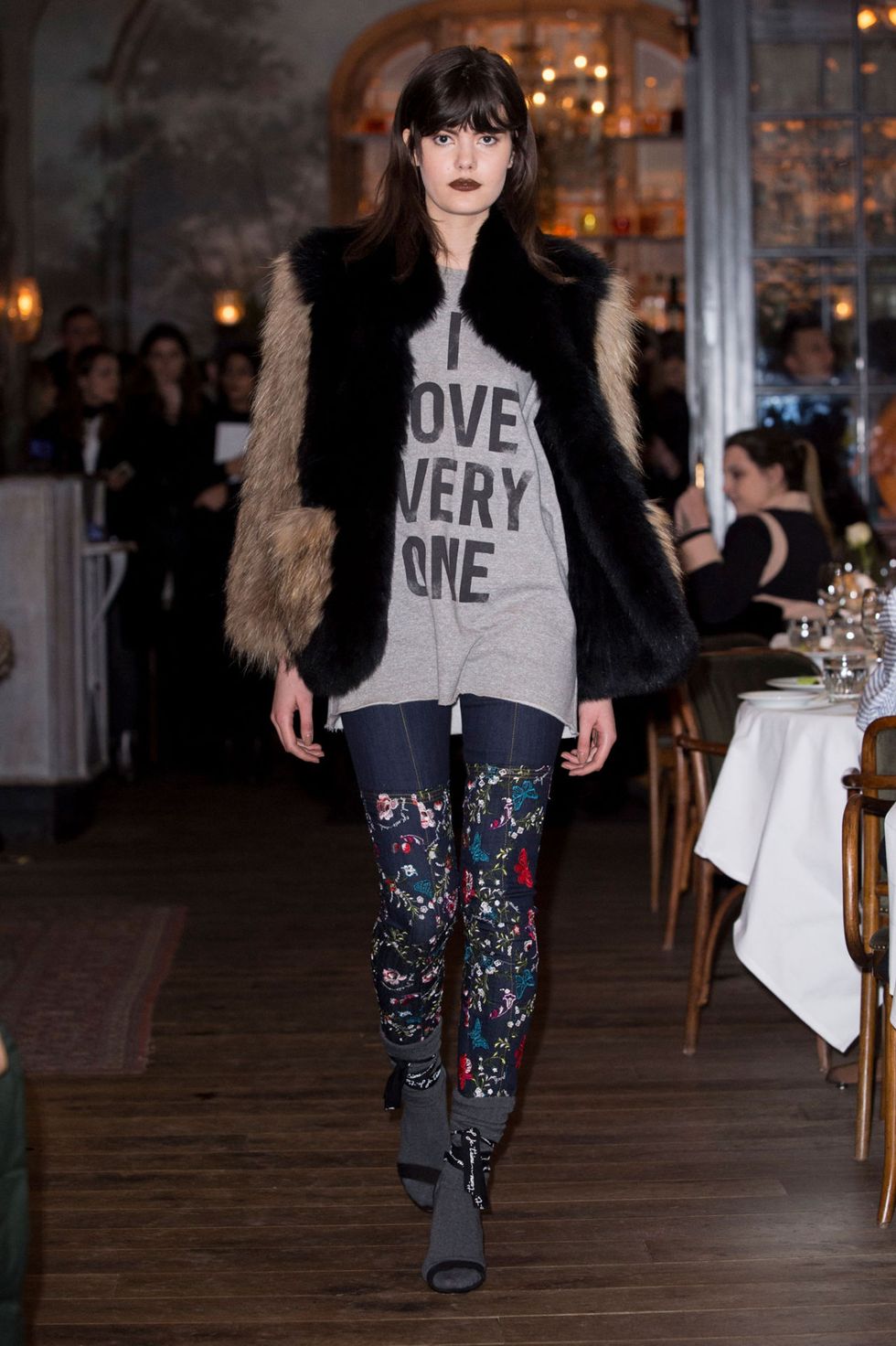 Maria Grazia Chiuri da Dior ha dato il via al trend delle t-shirt personalizzate con frasi e messaggi speciali, e la New York Fashion Week segue a ruota anche per il prossimo autunno inverno 2017 2018