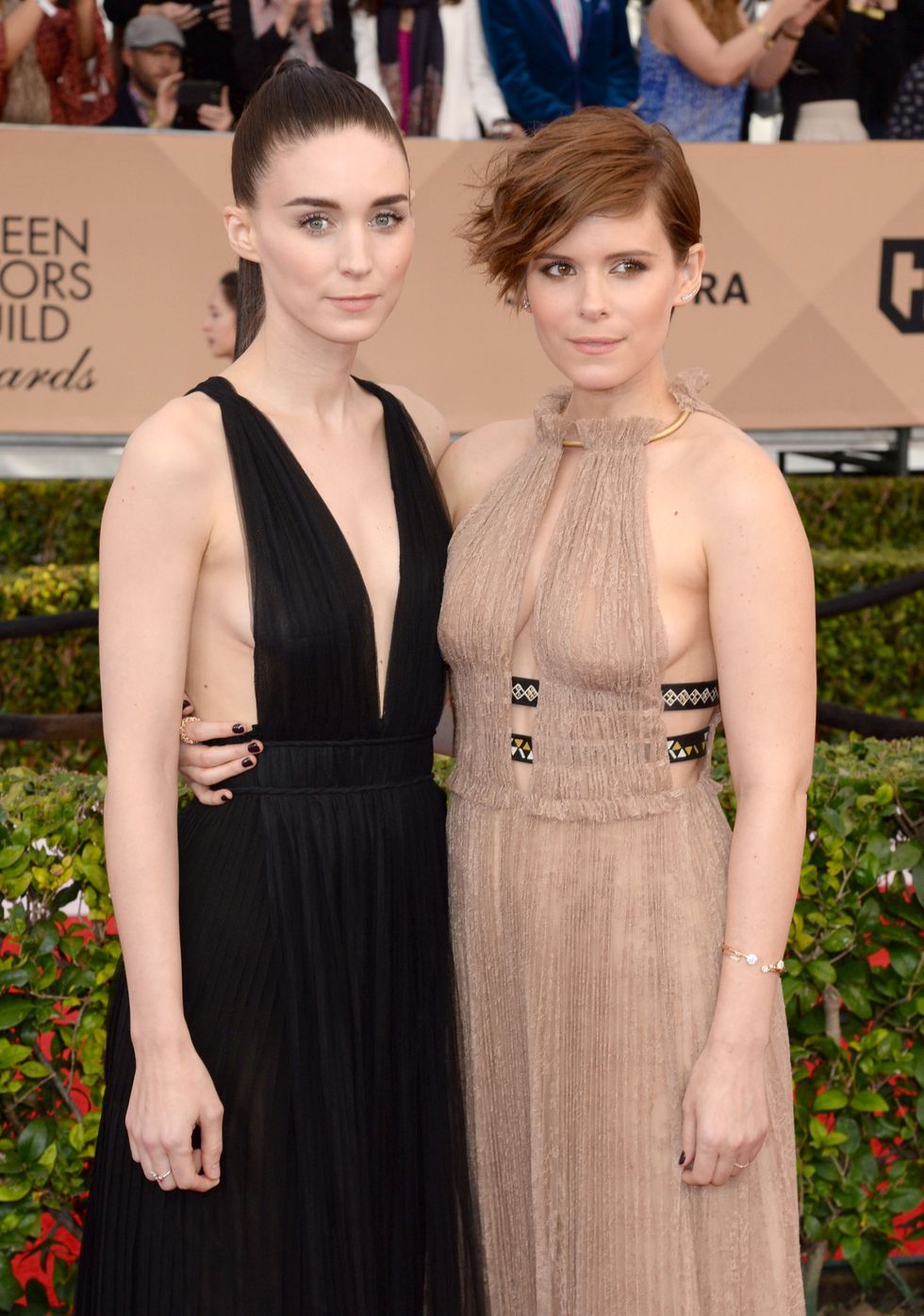 LOS ANGELES, CA - JANUARY 30:  Actresses Rooney Mara and Kate Mara attend the 22nd Annual Screen Actors Guild Awards at The Shrine Auditorium on January 30, 2016 in Los Angeles, California.  (Photo by Jeff Kravitz/FilmMagic)