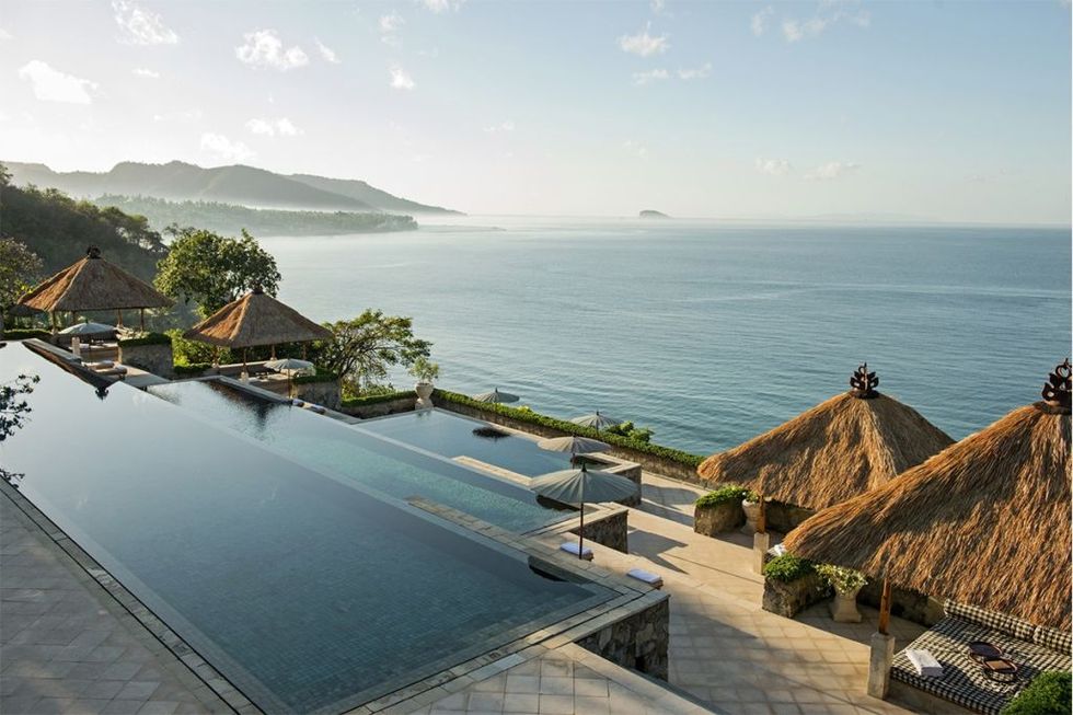 <p>L'hotel deluxe <strong data-redactor-tag="strong" data-verified="redactor">Amankila a Bali</strong> ha una piscina terrazzata con tre vasche in cui rilassarti. Si trova nella parte est dell'isola, con una vista spettacolare su Lombok.</p>