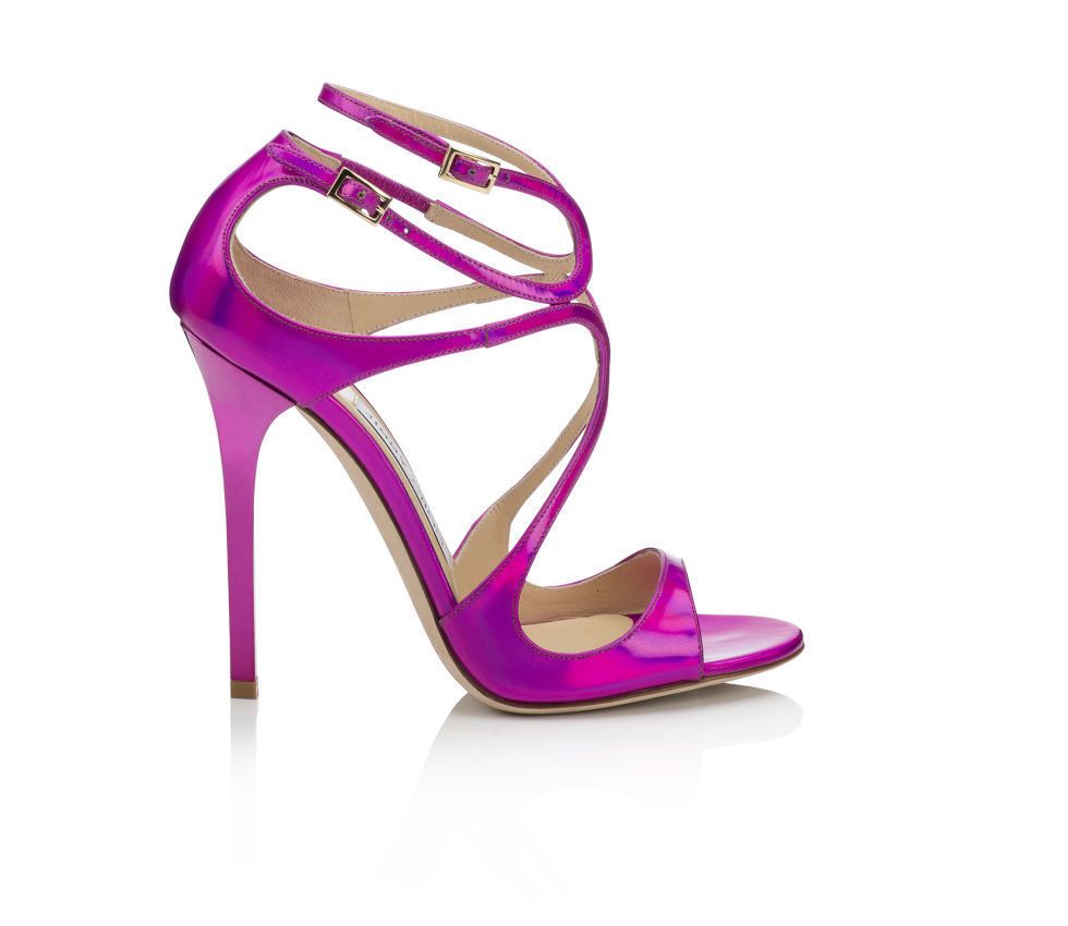 un sandalo jimmy choo color fucsia