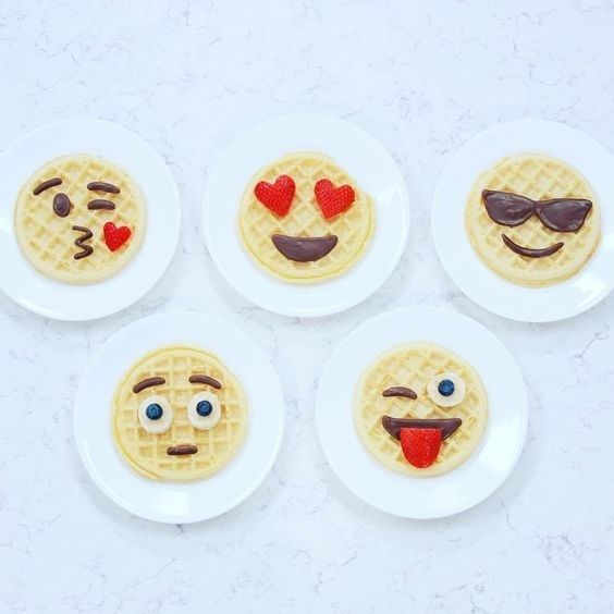 Button, Facial expression, Smile, Yellow, Emoticon, Cookie, Badge, Snack, Finger food, Smiley, 