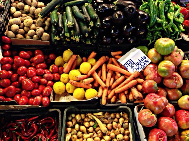 Natural foods, Local food, Whole food, Food, Vegetable, Marketplace, Fruit, Superfood, Vegan nutrition, Food group, 