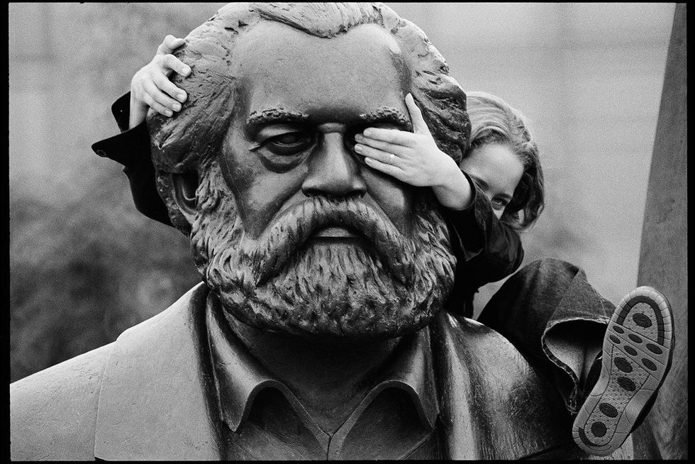 Black, Black-and-white, Sculpture, Monochrome photography, Monochrome, Wrinkle, Human, Moustache, Eye, Art, 