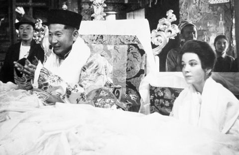 <p>Hope Cook was an American socialite vacationing in India when she met  Palden Thondup Namgyal, King of Sikkim at the Windamere Hotel's bar in Darjeeling, India. They were married on March 20, 1963. </p>