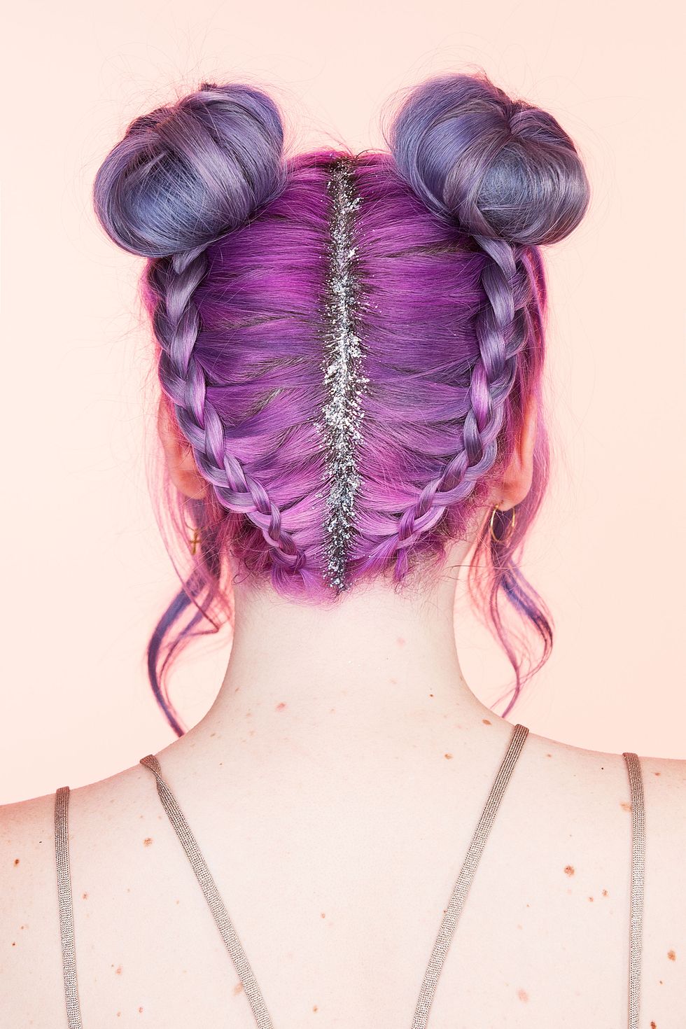 Hairstyle, Forehead, Textile, Magenta, Purple, Style, Braid, Violet, Hair accessory, Fashion, 