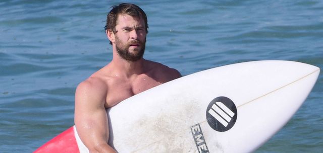 Chris Hemsworth fa surf