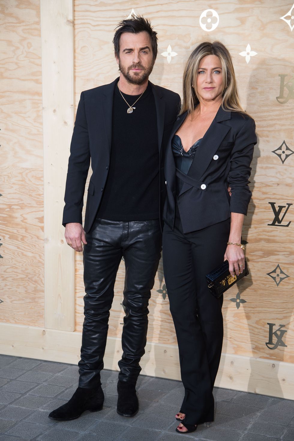 PARIS, FRANCE - APRIL 11:  (L-R)  Justin Theroux and Jennifer Aniston attend the Louis Vuitton's Dinner for the Launch of Bags by Artist Jeff Koons at Musee du Louvre on April 11, 2017 in Paris, France.  (Photo by Stephane Cardinale - Corbis/Corbis via Getty Images)