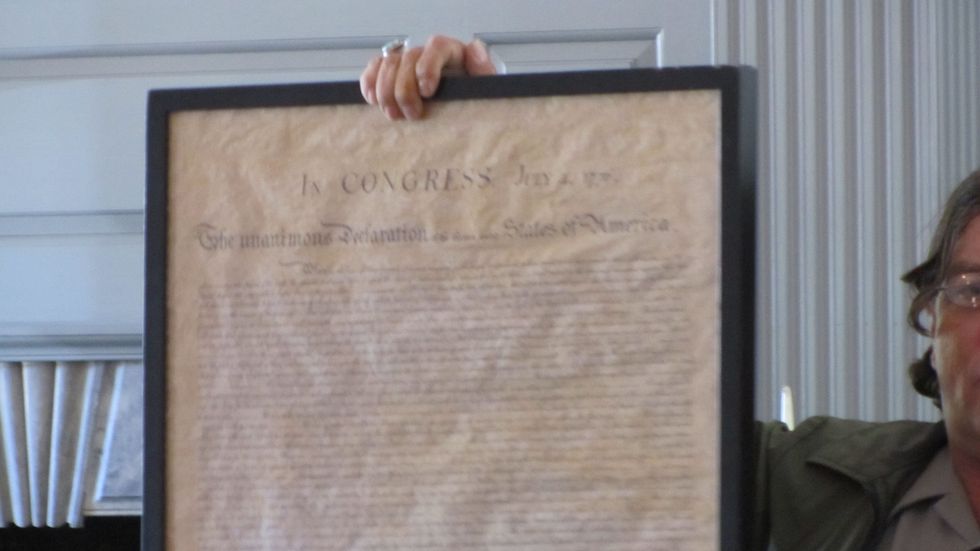 <p>La dichiarazione di indipendenza degli Stati Uniti d'America un documento che segna la nascita e l'indipendenza dall'Impero britannico, 4 luglio 1776. Visita l'Independence Hall, un cicerone locale&nbsp;ti spiegherà tutto nel dettaglio e nella sala originale.<span class="redactor-invisible-space" data-verified="redactor" data-redactor-tag="span" data-redactor-class="redactor-invisible-space"></span></p>