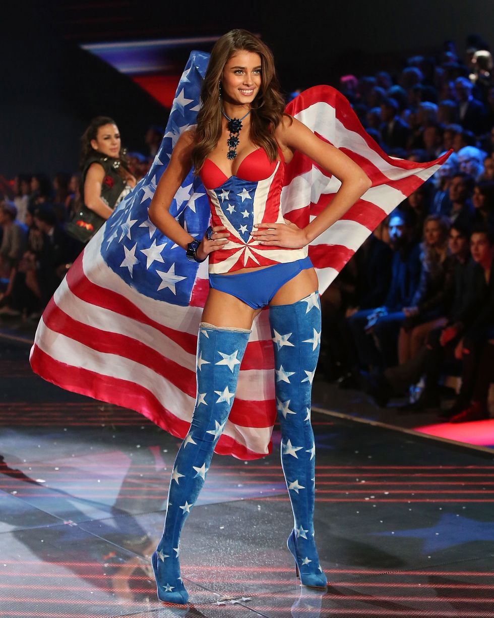 NEW YORK, NY - NOVEMBER 10:  Model Taylor Hill walks the runway during the 2015 Victoria's Secret Fashion Show at Lexington Avenue Armory on November 10, 2015 in New York City.  (Photo by Taylor Hill/Getty Images)