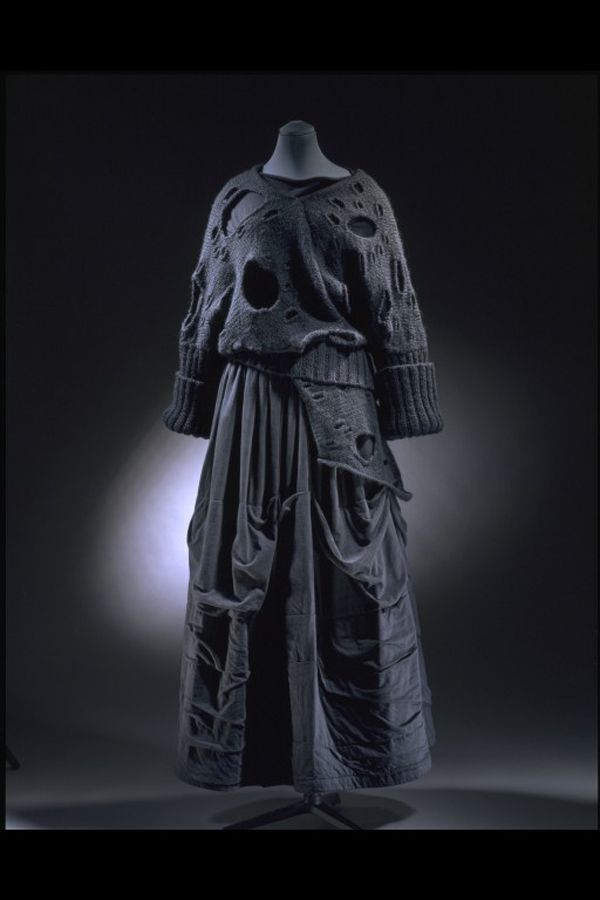Il Metropolitan Museums of Arts inaugura la mostra retrospettiva Rei Kawakubo/Comme des Garçons: Art of the In-Between, la designer giapponese che ha rivoluzionato per sempre la moda