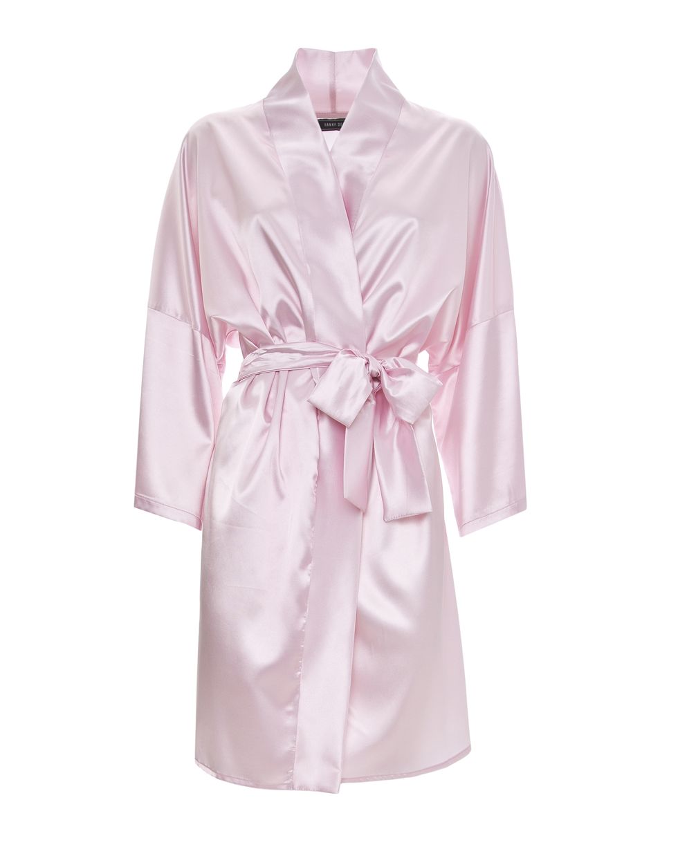 La vestaglia kimono è il massimo della seduzione, indossala anche di giorno con gli outfit più sobri per un effetto davvero seducente